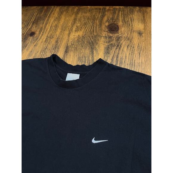 Nike Black Mini Swoosh Y2K Vintage T-shirt - Picture 2 of 2
